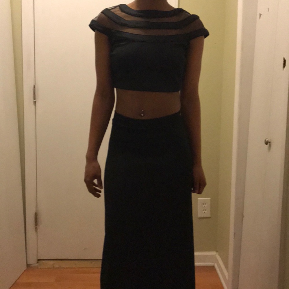 Black dress - Picture 2 of 6